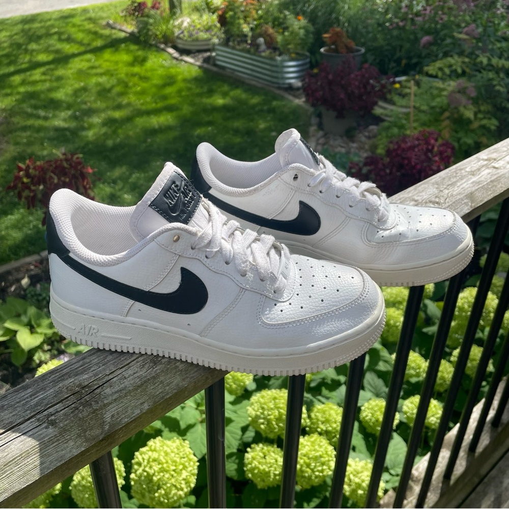 Nike Air Force 1 '07 'White Black’ Sneakers Size 7